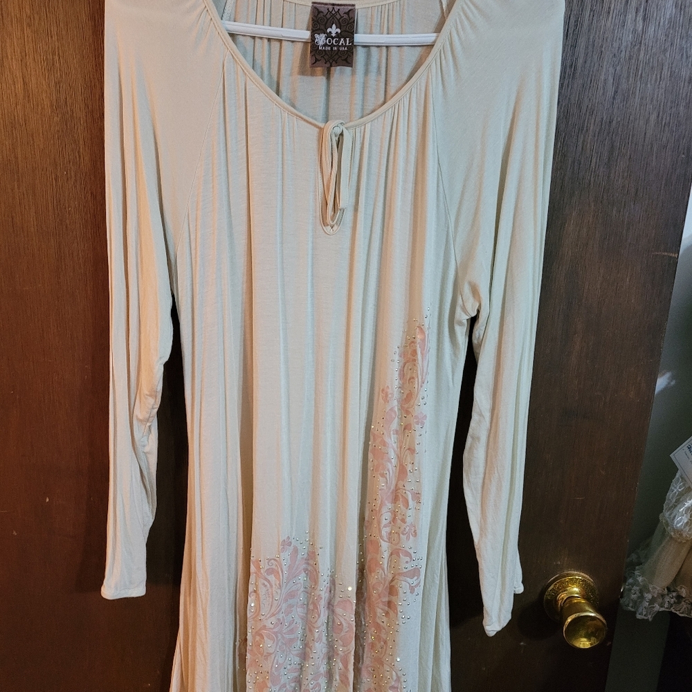 Long cream w/pink blouse